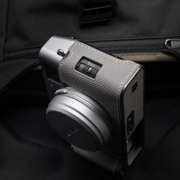 เคส Fuji X100VI แบบมีกริป สีเทา ฐานสีเงิน หนังคาเวียร์ Kontice Leather Case Gray