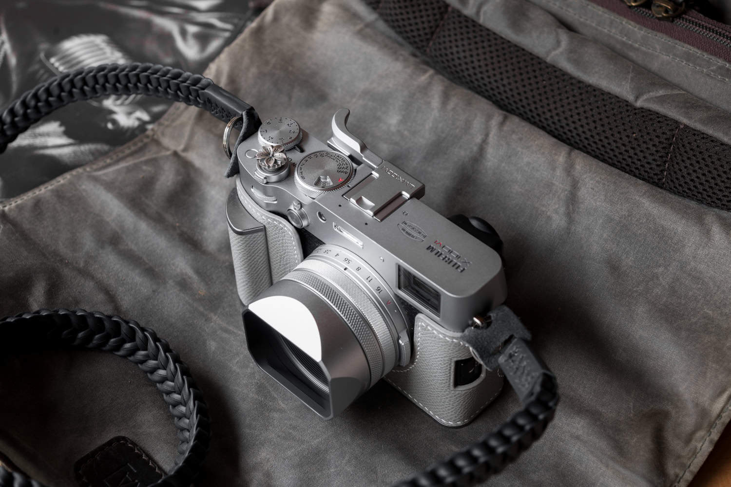 อุปกรณ์ Fuji X100VI สีเทา Gray